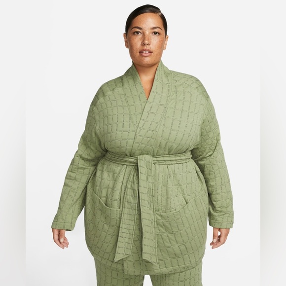 NEW NIKE - Yoga Therma-FIT Luxe​ Top - Picture 1 of 16